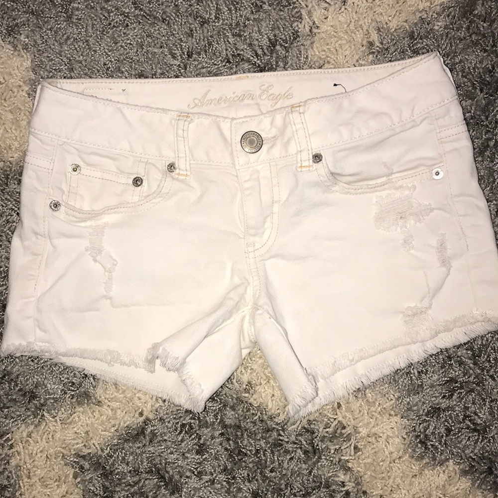 American Eagle Size 2 White Shorts
